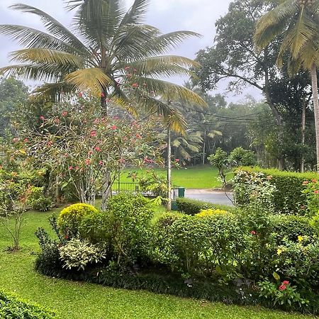 Surveyor'S Residence Bungalow Kandy Exteriör bild