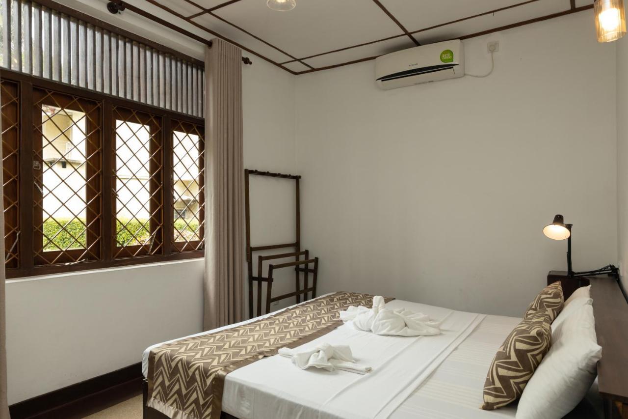 Surveyor'S Residence Bungalow Kandy Exteriör bild