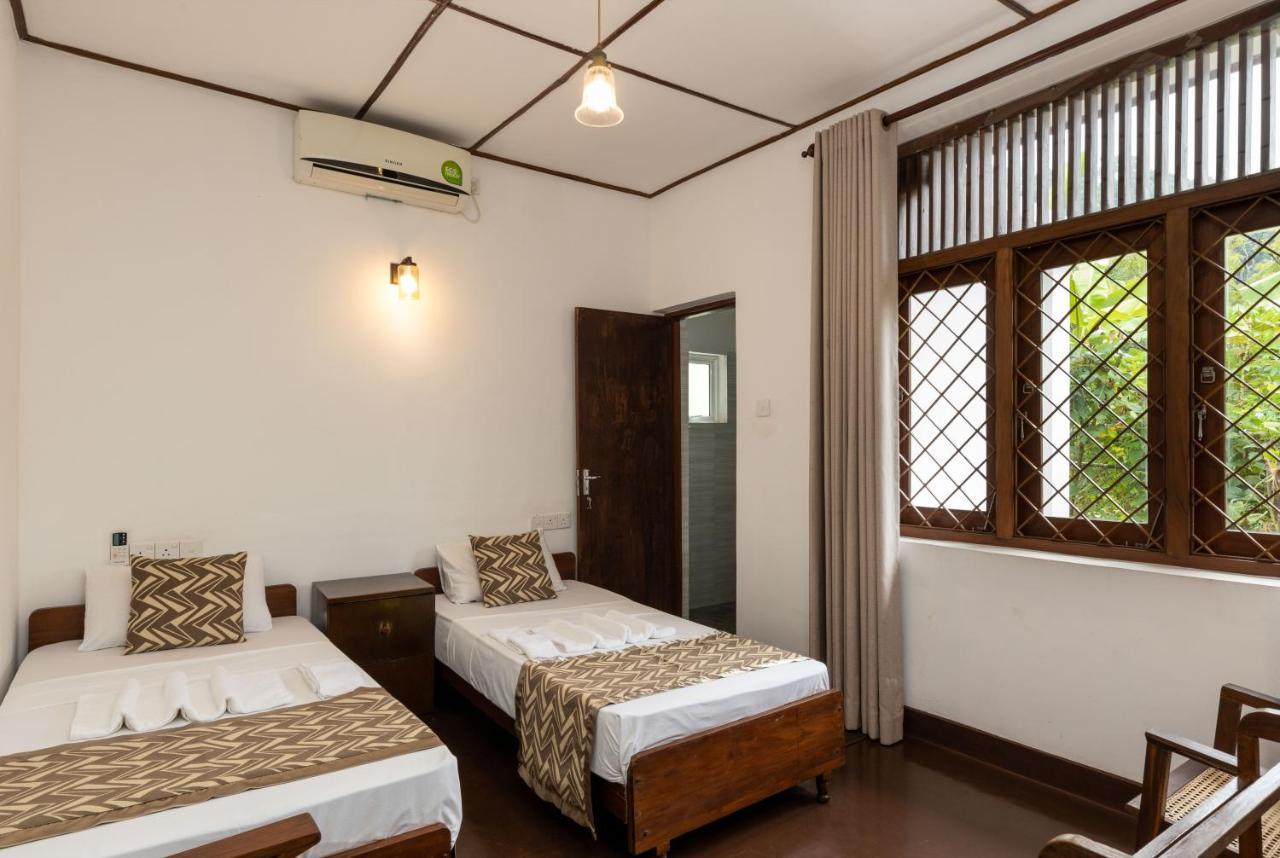 Surveyor'S Residence Bungalow Kandy Exteriör bild