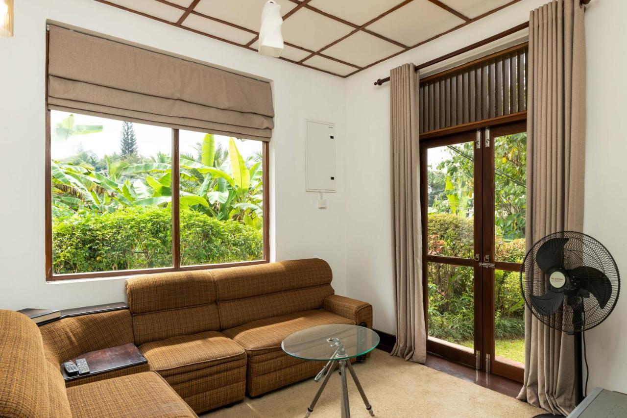 Surveyor'S Residence Bungalow Kandy Exteriör bild