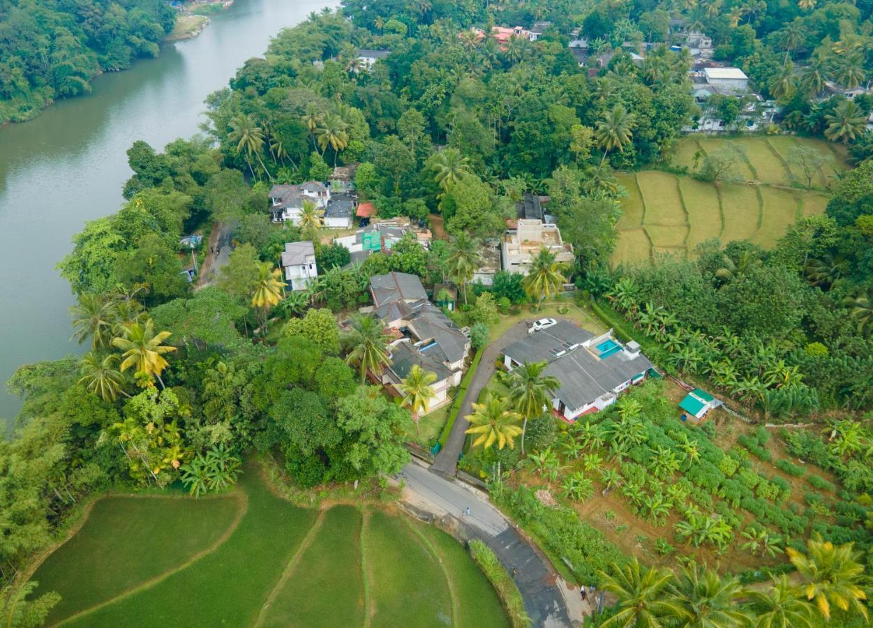 Surveyor'S Residence Bungalow Kandy Exteriör bild