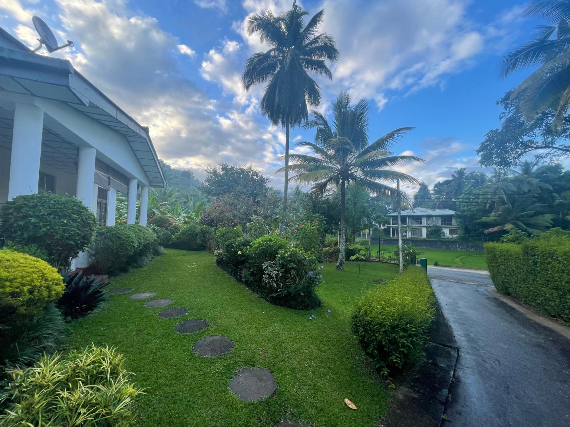 Surveyor'S Residence Bungalow Kandy Exteriör bild
