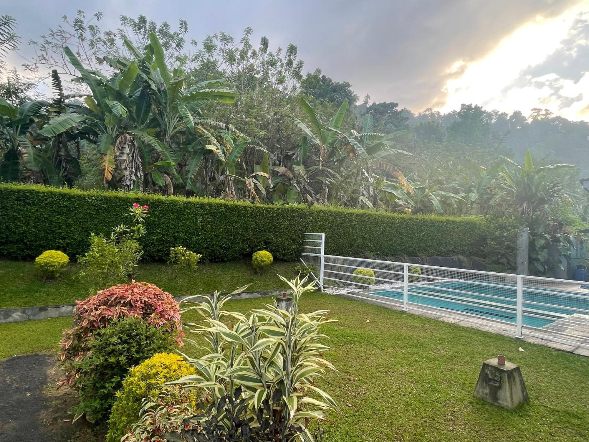 Surveyor'S Residence Bungalow Kandy Exteriör bild