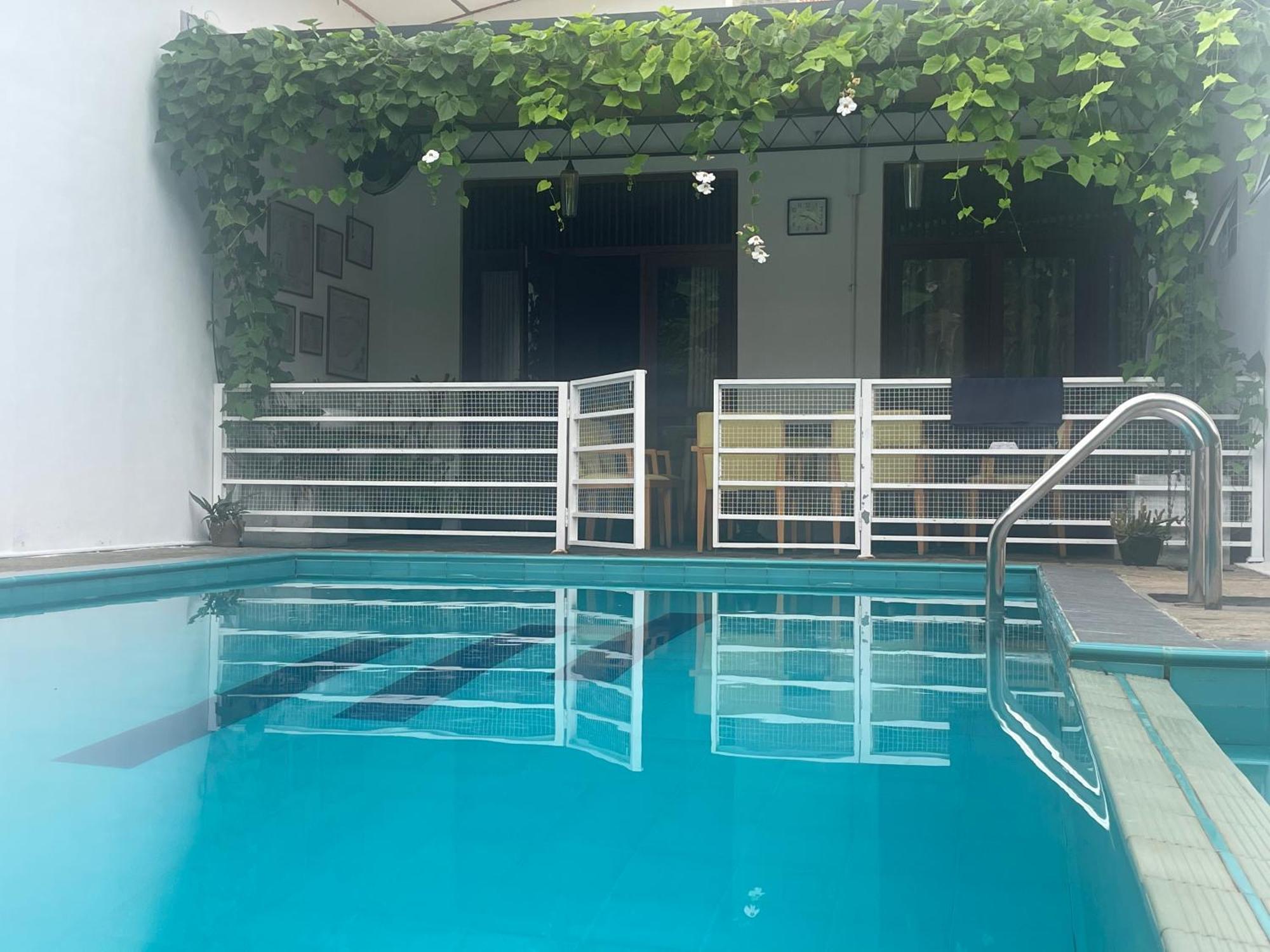 Surveyor'S Residence Bungalow Kandy Exteriör bild
